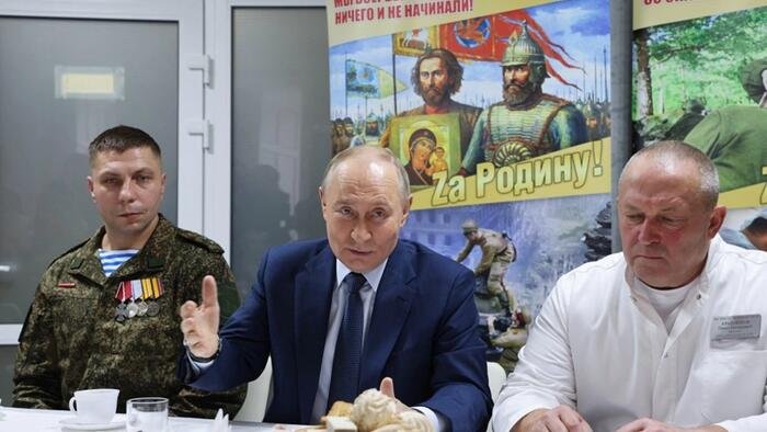 Putin Invites Journalists To Watch ‘Thousands Of Trapped Ukrainian Troops’ In Encircled Zone